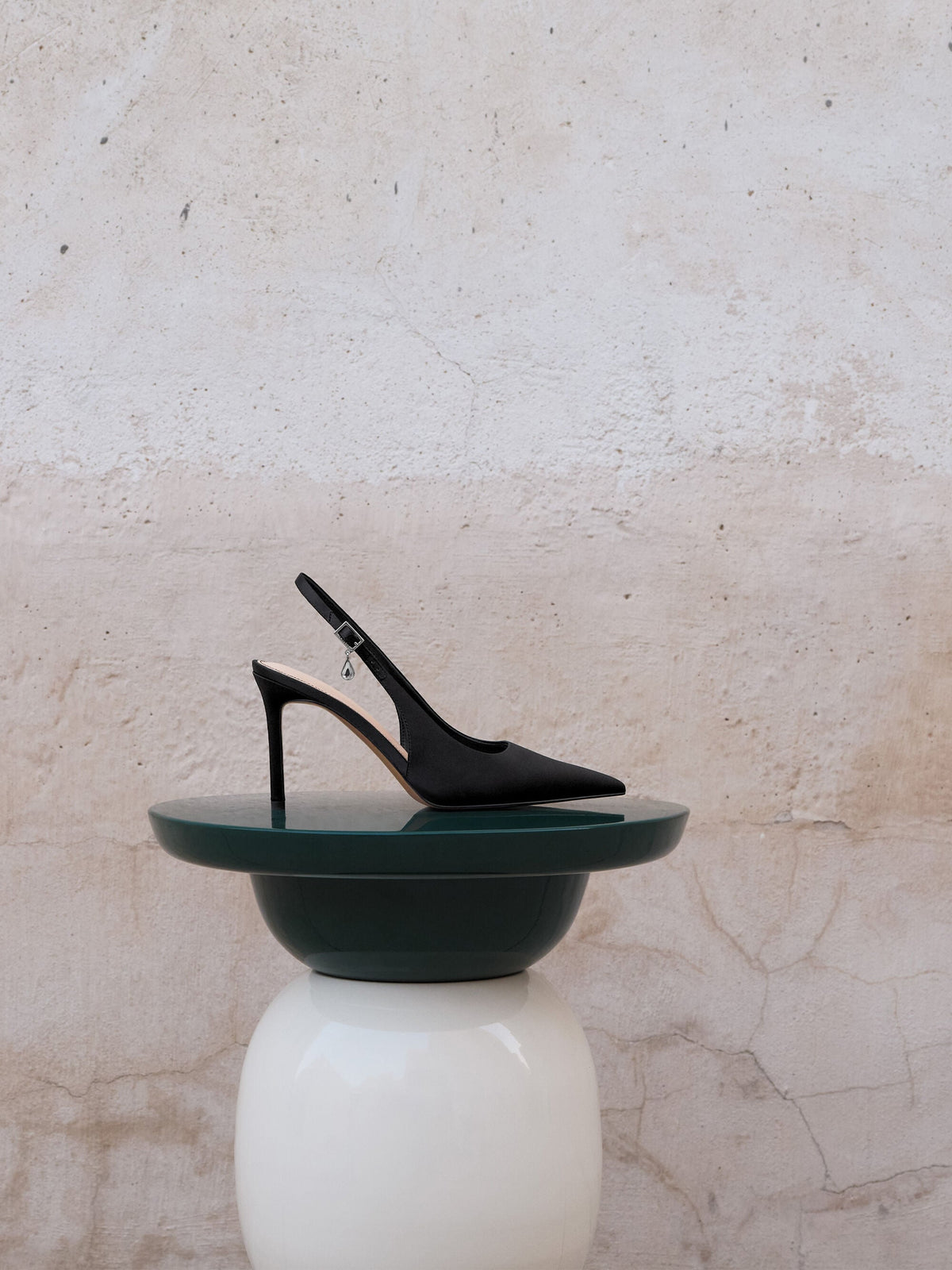 CHARLES & KEITH Recommended / Teardrop-Crystal Pointed Slingback Pumps - Black Textured