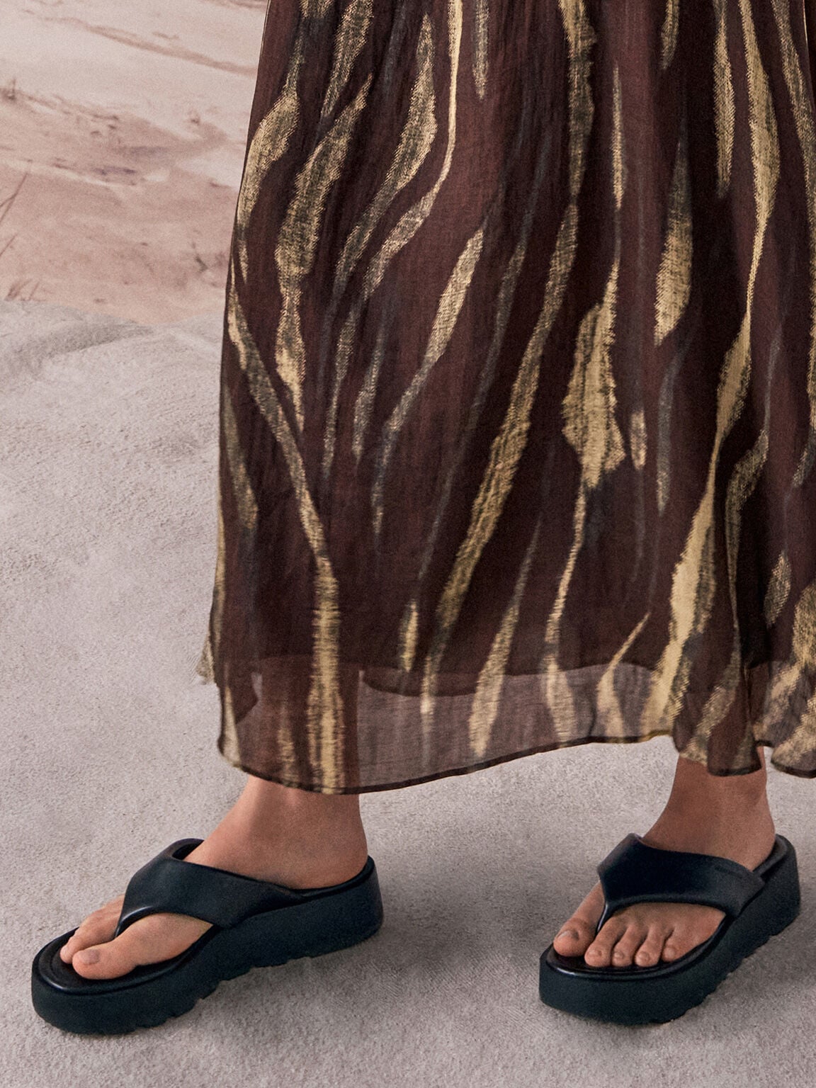 CHARLES & KEITH Deals / V-Strap Flatform Thong Sandals - Black