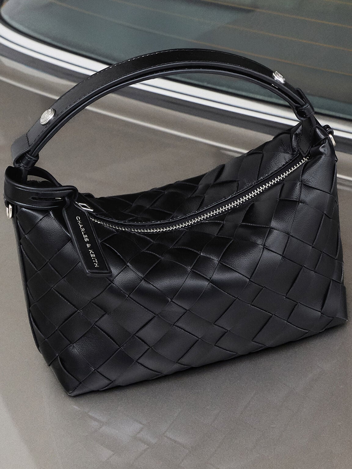 CHARLES & KEITH Great Value / Ivette Woven Shoulder Bag - Noir