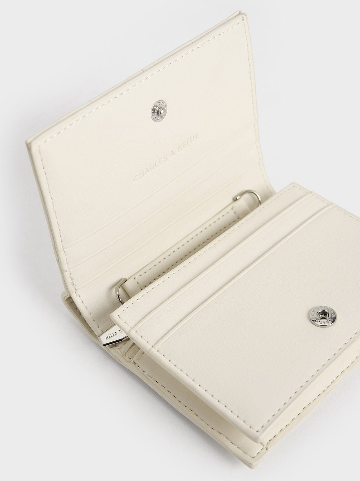 CHARLES & KEITH Value / Cassia Quilted Wallet On Chain - Cream
