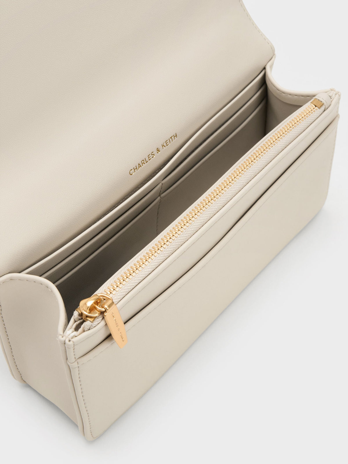 CHARLES & KEITH Latest / Paffuto Quilted Wallet On Chain - Cream
