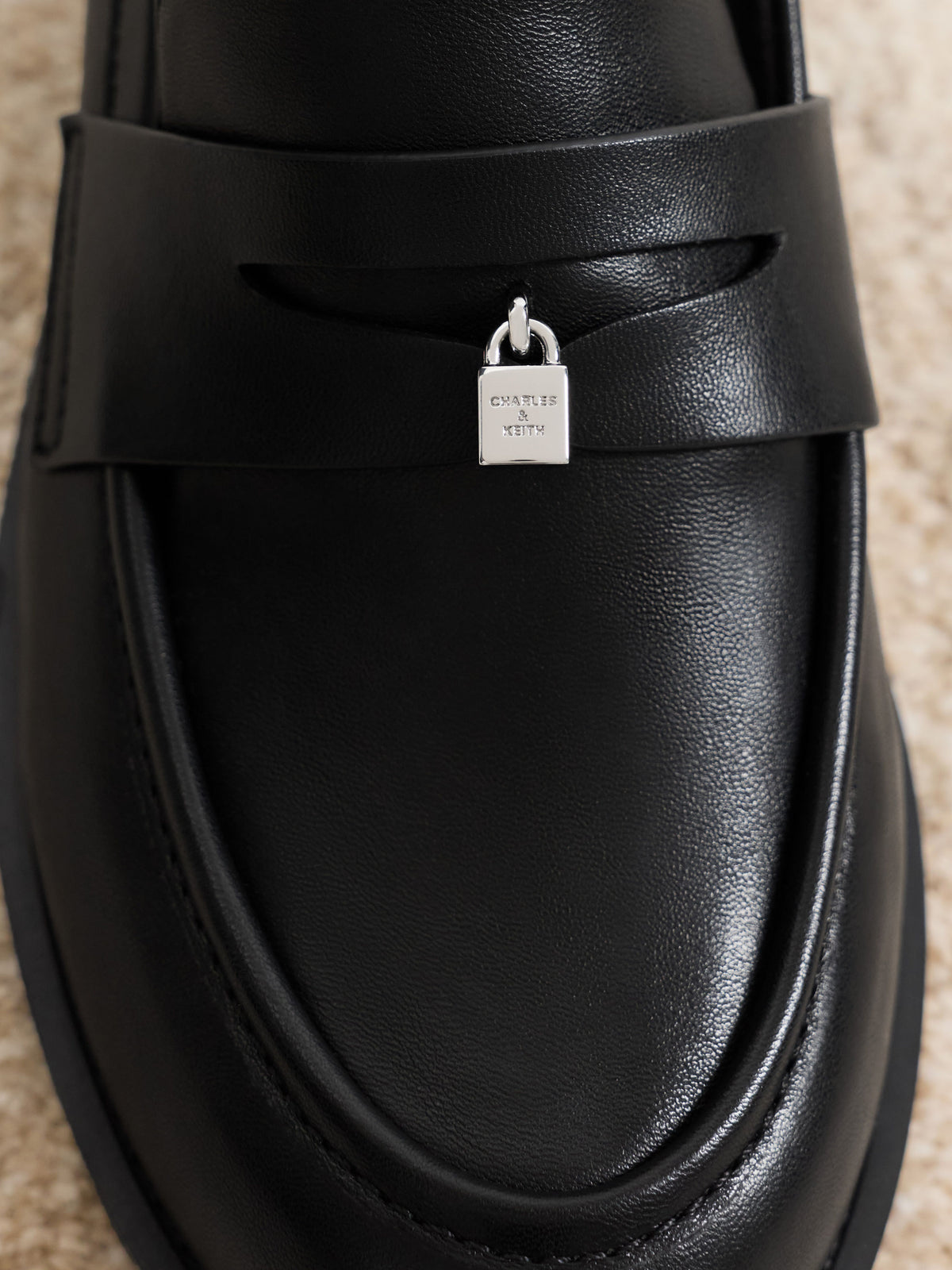 CHARLES & KEITH Signature / Griselda Loafers - Black