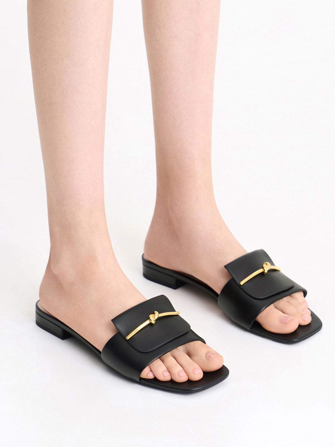 CHARLES & KEITH Recommended / Knotted Accent Slide Sandals - Black