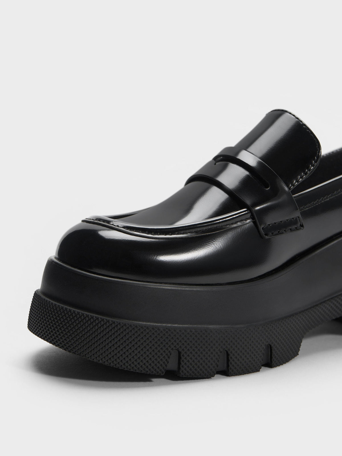 CHARLES & KEITH Everyday / Leoi Platform Penny Loafers - Black Box