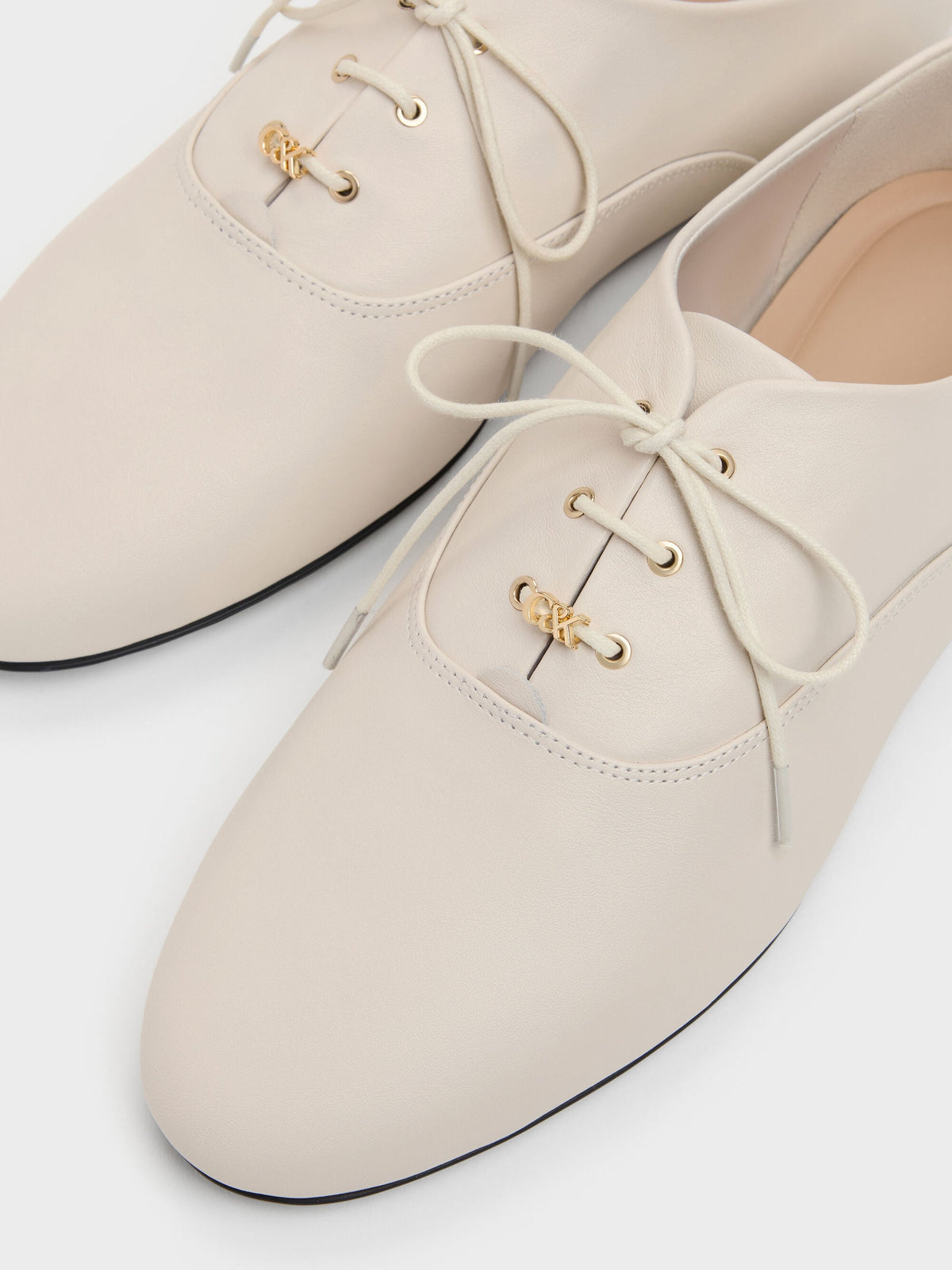 CHARLES & KEITH Trending / Pippa Leather Derby Flats - Chalk