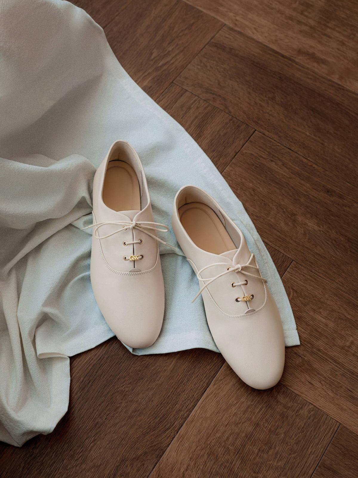 CHARLES & KEITH Trending / Pippa Leather Derby Flats - Chalk