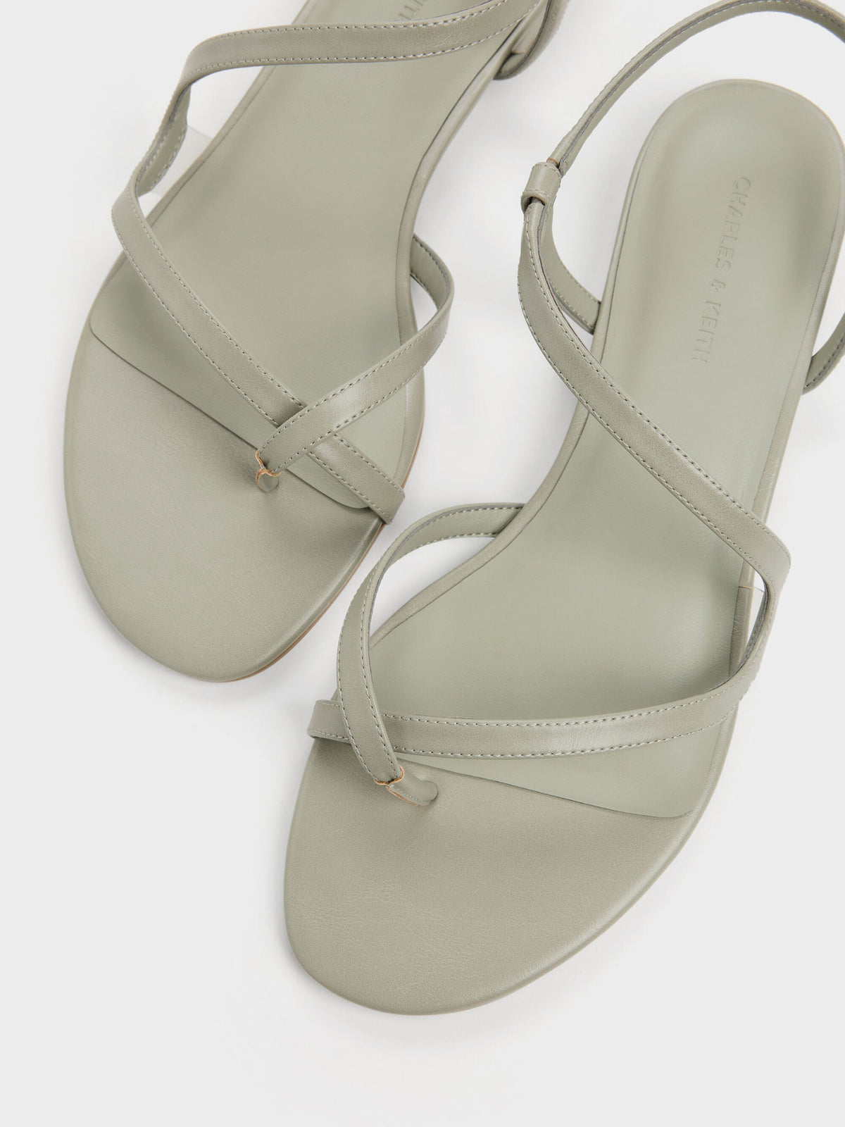CHARLES & KEITH Customer Favorite / Arden Wavy Toe-Ring Sandals - Mint Green