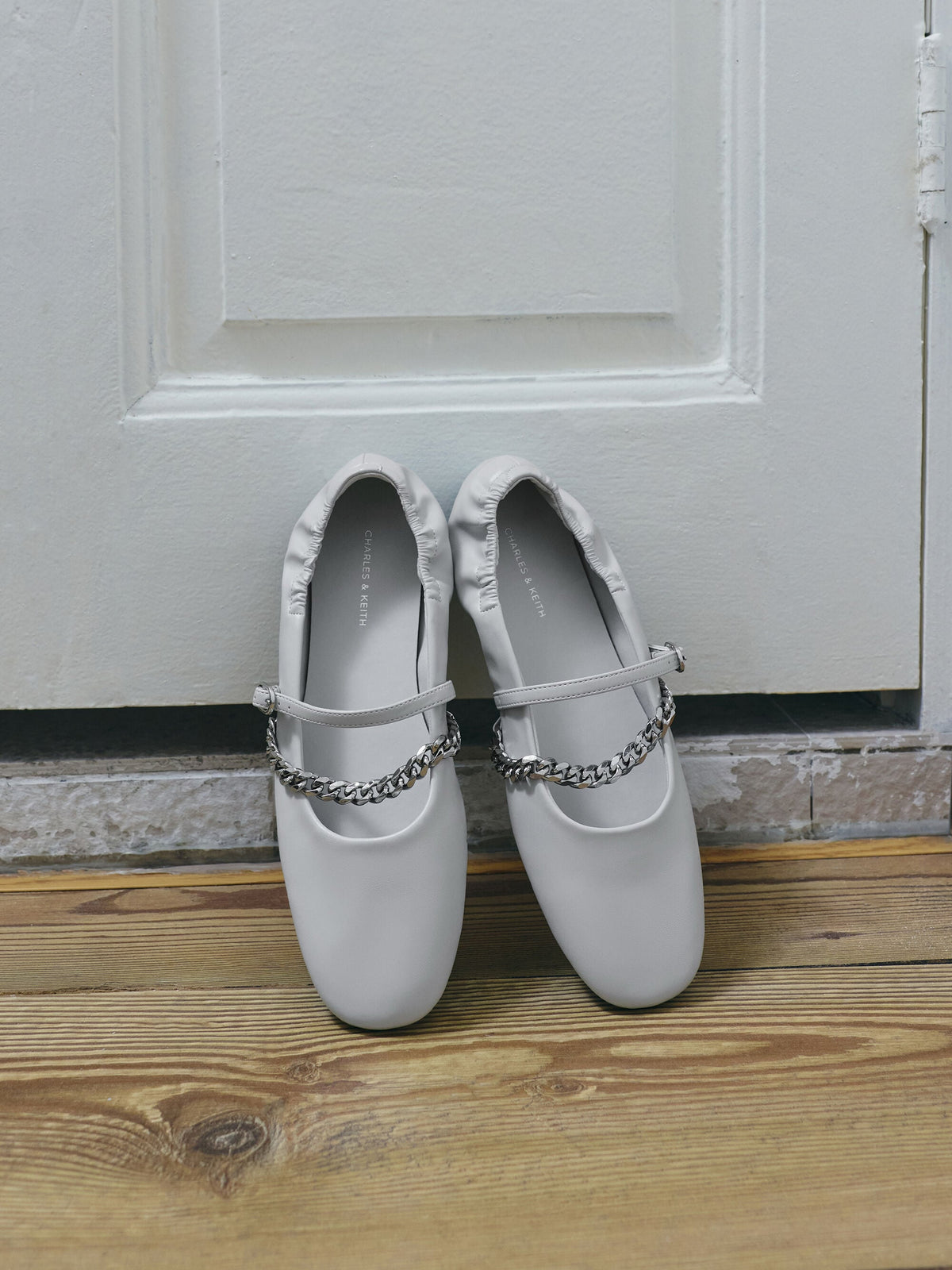 CHARLES & KEITH Top Pick / Georgie Chain Mary Jane Flats - Light Grey