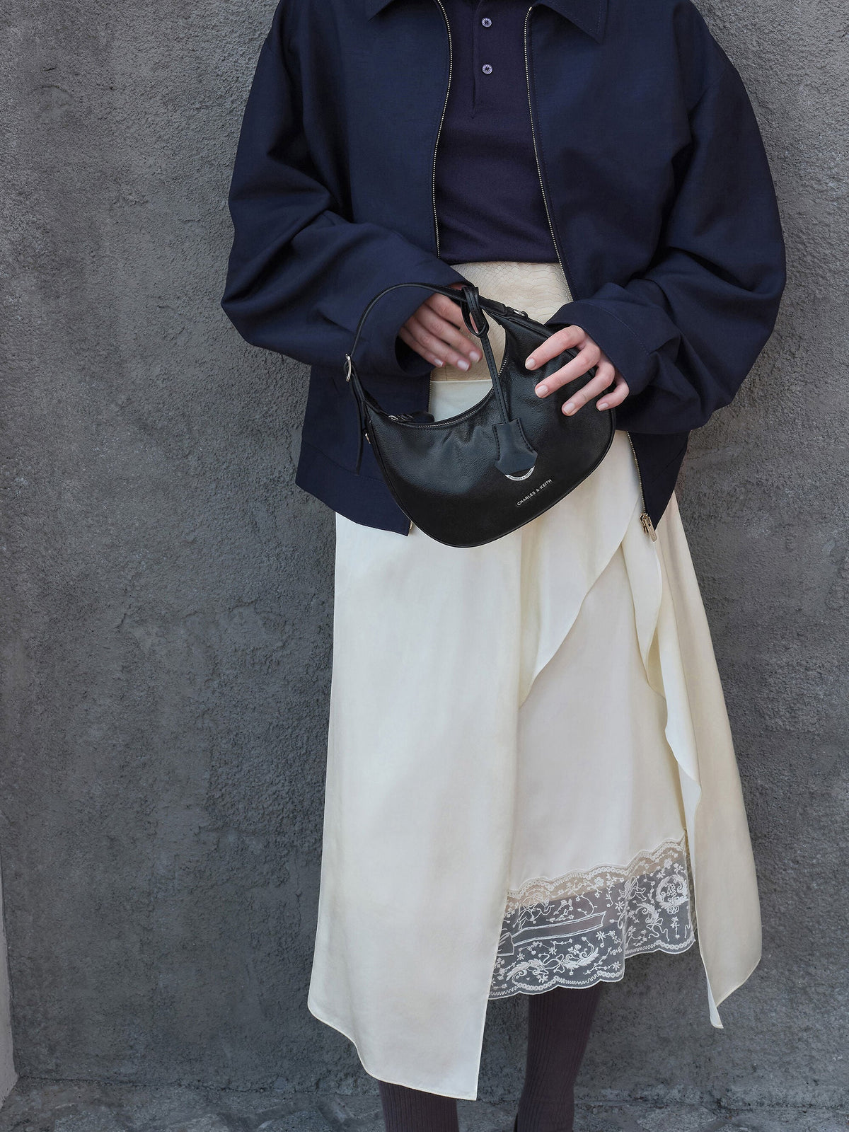 CHARLES & KEITH Recommended / Vega Hobo Bag - Noir