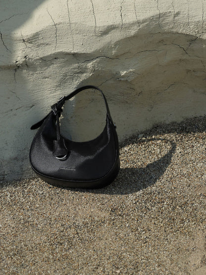 CHARLES & KEITH Recommended / Vega Hobo Bag - Noir