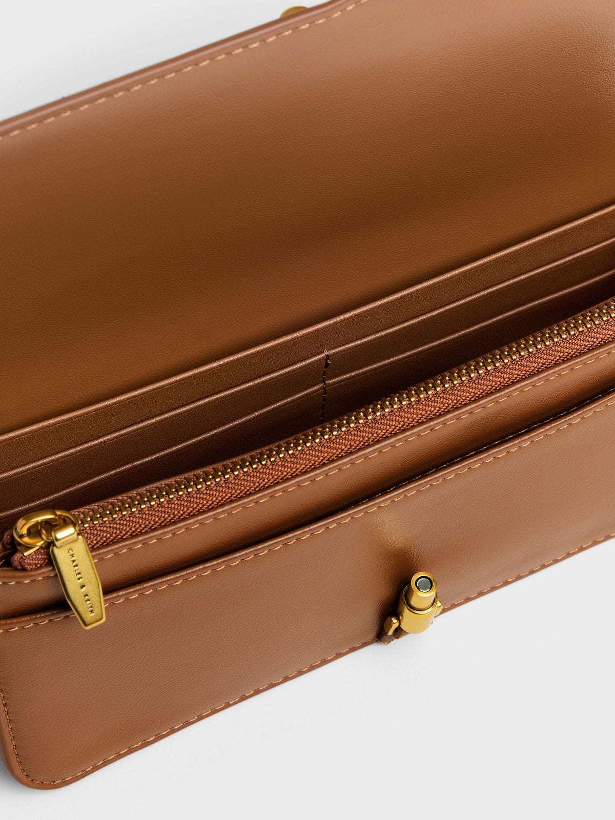 CHARLES & KEITH Signature / Cesia Wallet On Chain - Chocolate