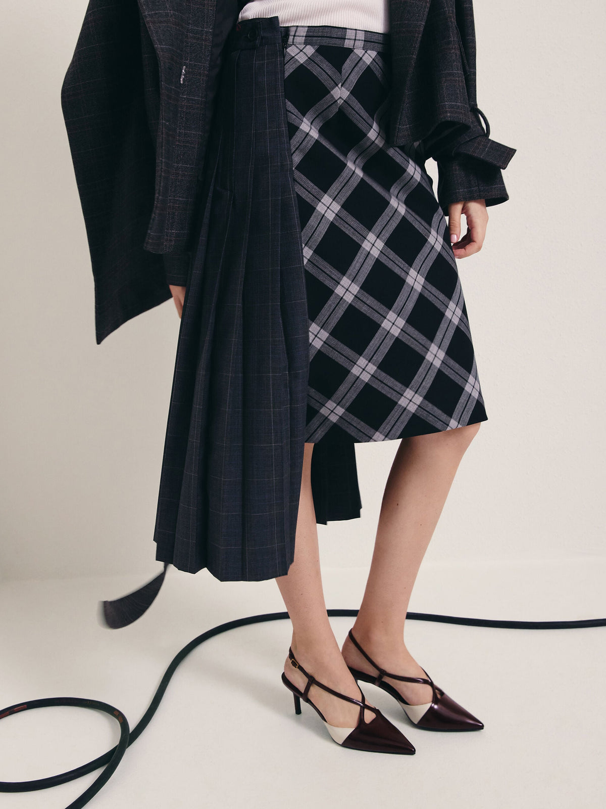 CHARLES & KEITH Value / Two-Tone Pointed Slingback Pumps - Burgundy