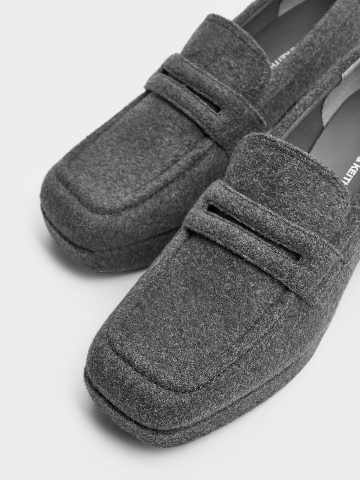 CHARLES & KEITH Special Offer / Felt Platform Penny Loafer Pumps - Grey