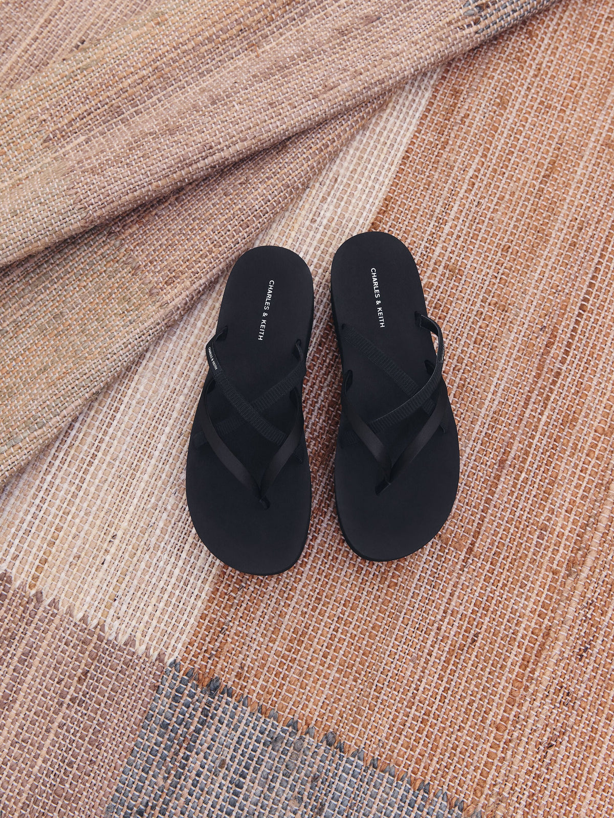 CHARLES & KEITH Exclusive / Levy Satin Strappy Flatform Sandals - Black Textured