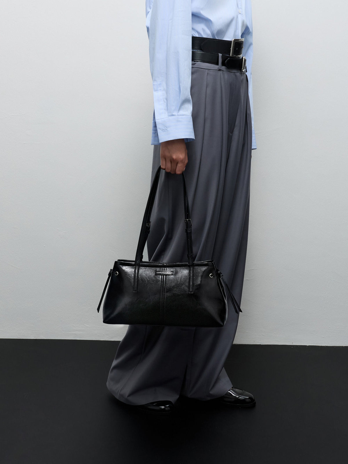 CHARLES & KEITH Great Value / Noane Elongated-Handle Shoulder Bag - Noir
