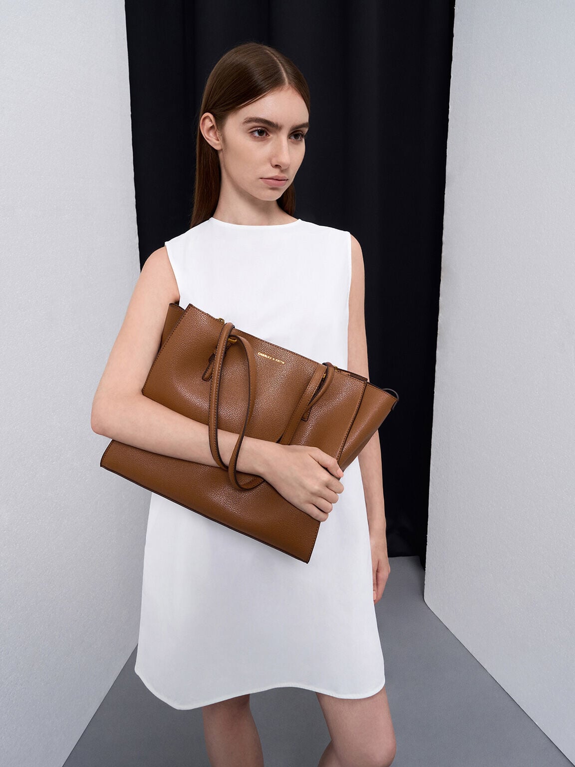 CHARLES & KEITH Trending / Sansa Tote Bag - Chocolate