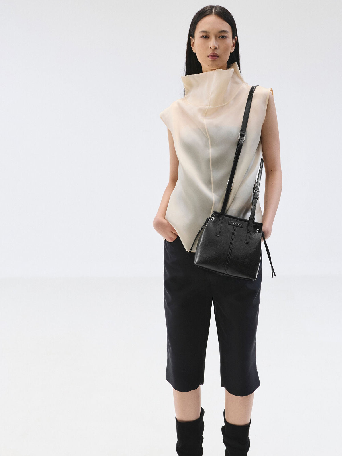 CHARLES & KEITH Exclusive / Noane Elongated-Handle Tote Bag - Noir