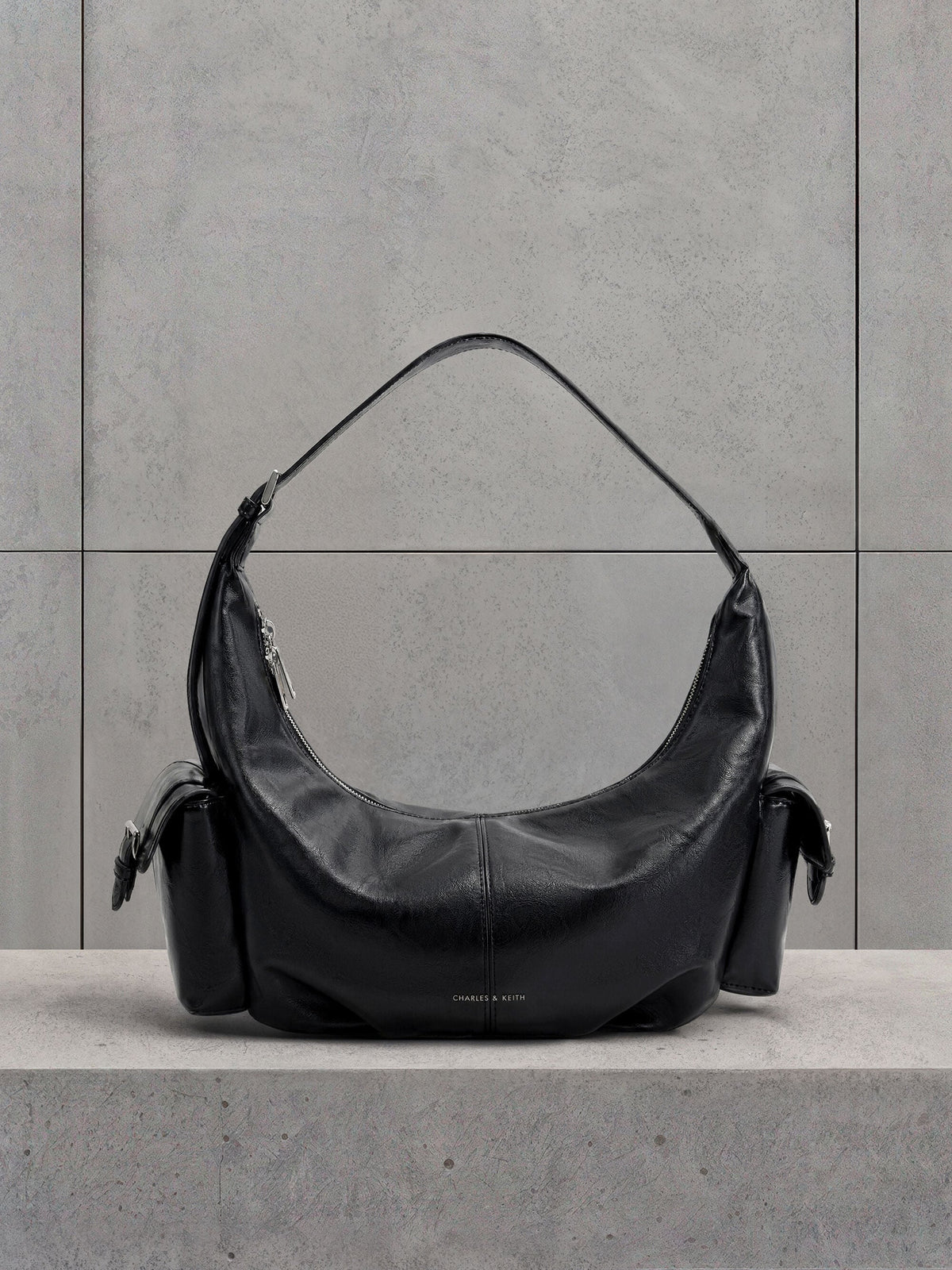 CHARLES & KEITH Great Value / Large Bessie Side-Pocket Hobo Bag - Noir