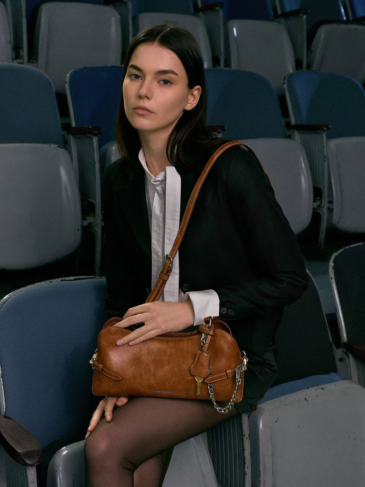 CHARLES & KEITH Top Pick / Delfina Chain Side-Belt Shoulder Bag - Distressed Tan