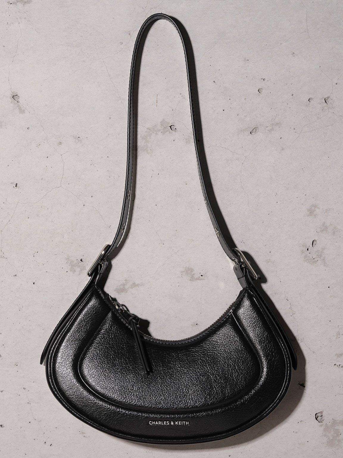 CHARLES & KEITH Classic / Petra Curved Shoulder Bag - Noir