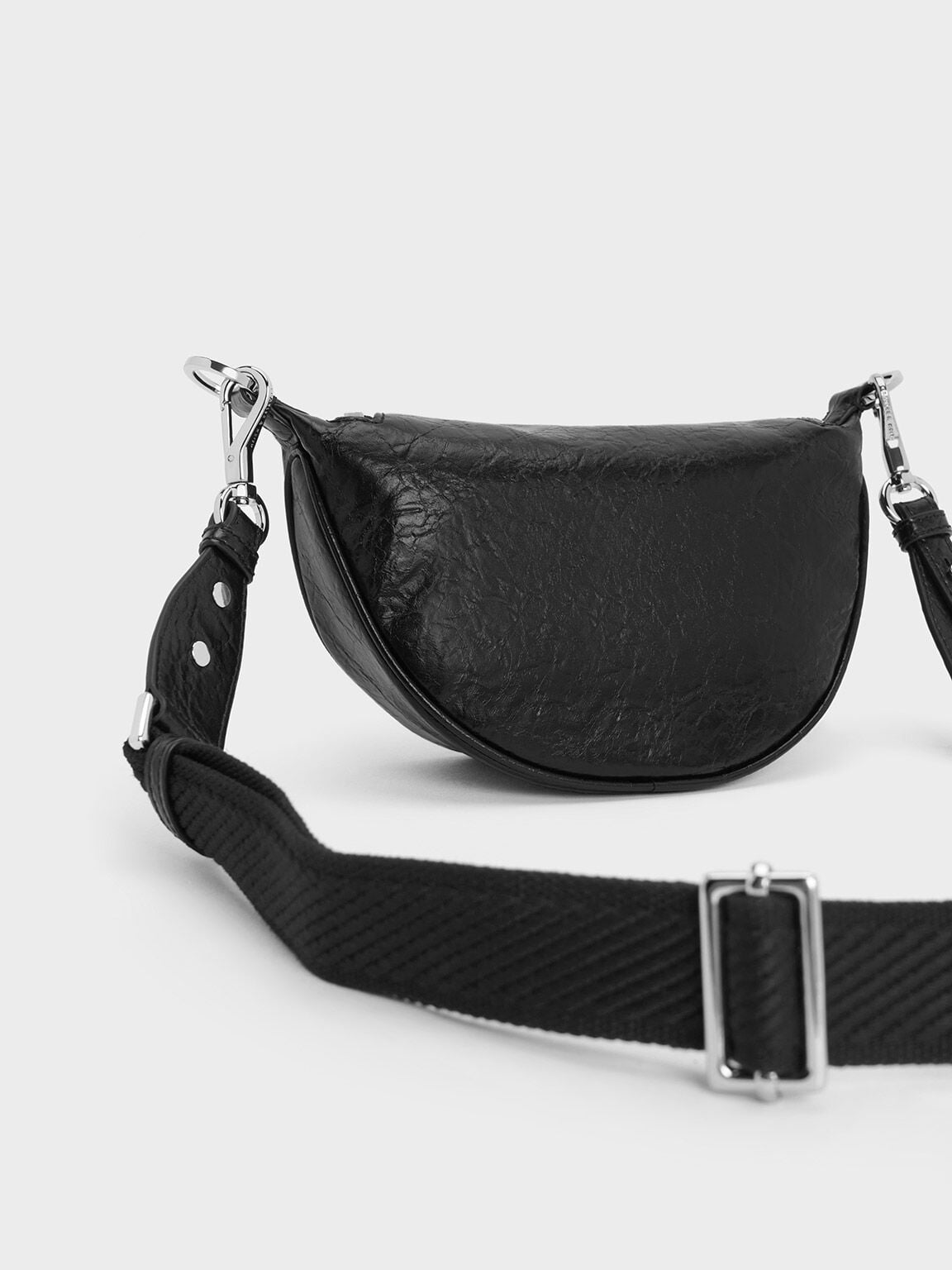CHARLES & KEITH Sale / Philomena Half-Moon Crossbody Bag - Noir