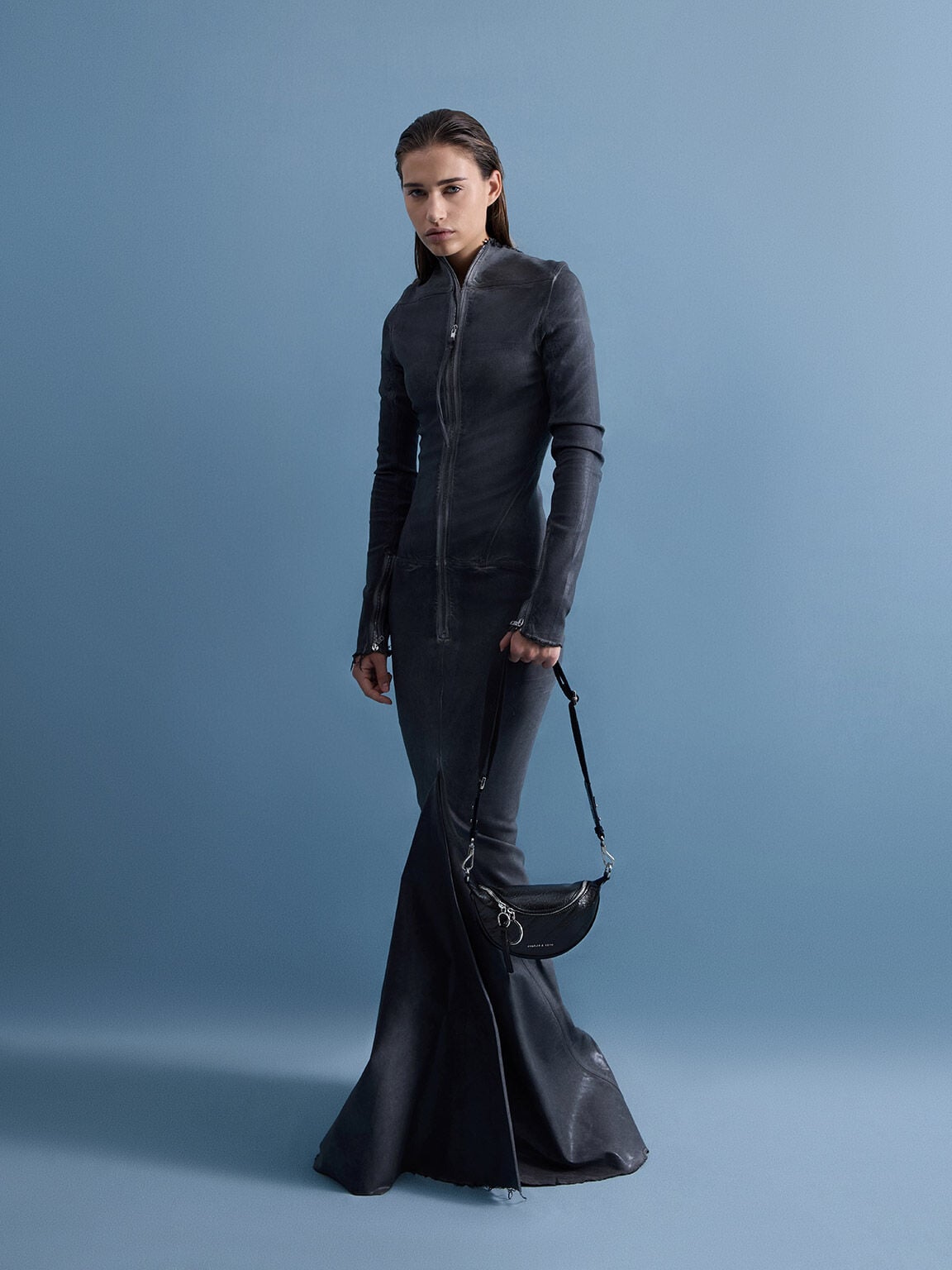 CHARLES & KEITH Sale / Philomena Half-Moon Crossbody Bag - Noir