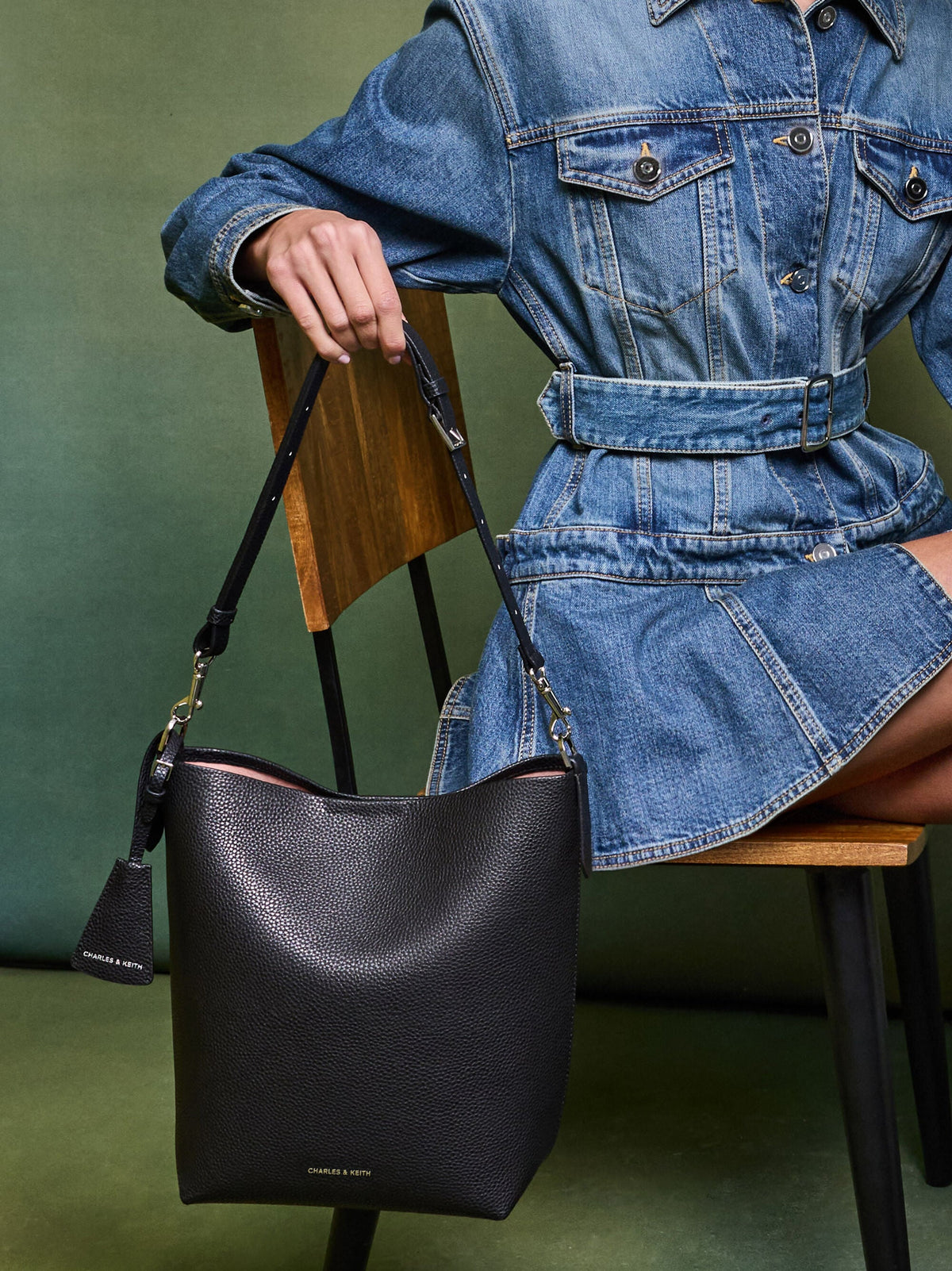 CHARLES & KEITH Recommended / Beryl Bucket Bag - Noir