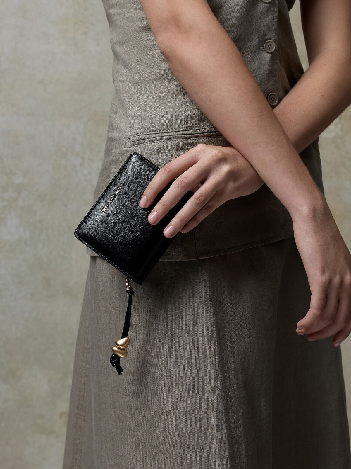 CHARLES & KEITH Latest / Augustine Zip-Around Small Wallet - Black