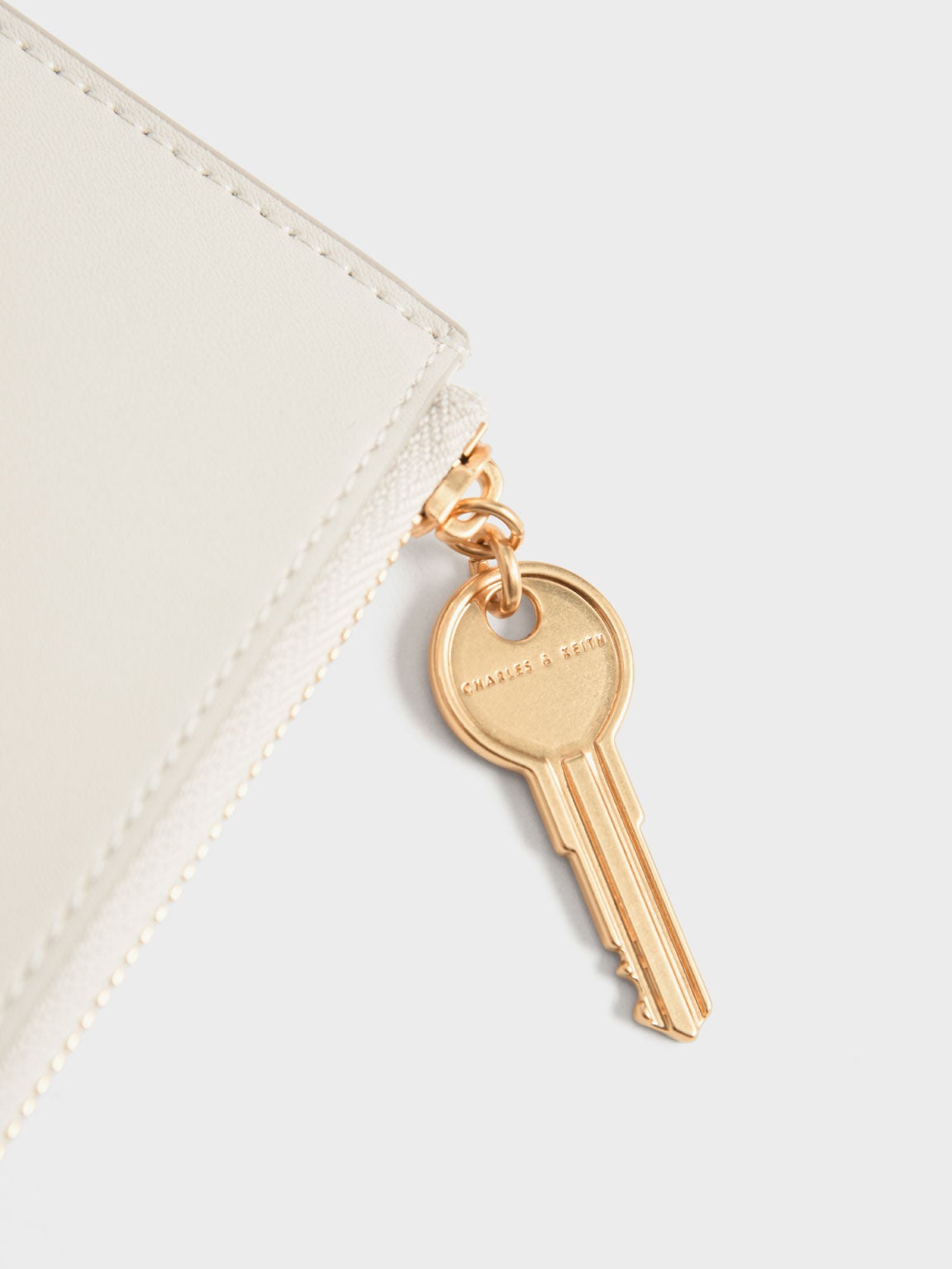 CHARLES & KEITH Essential / Lane Key Zip-Around Wallet - Cream