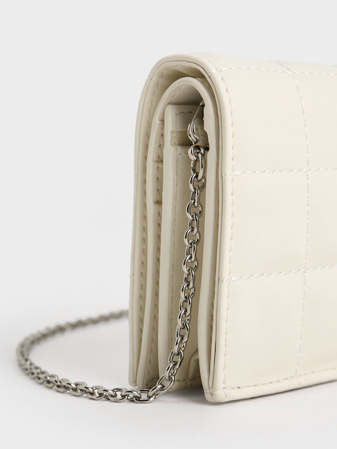 CHARLES & KEITH Value / Cassia Quilted Wallet On Chain - Cream