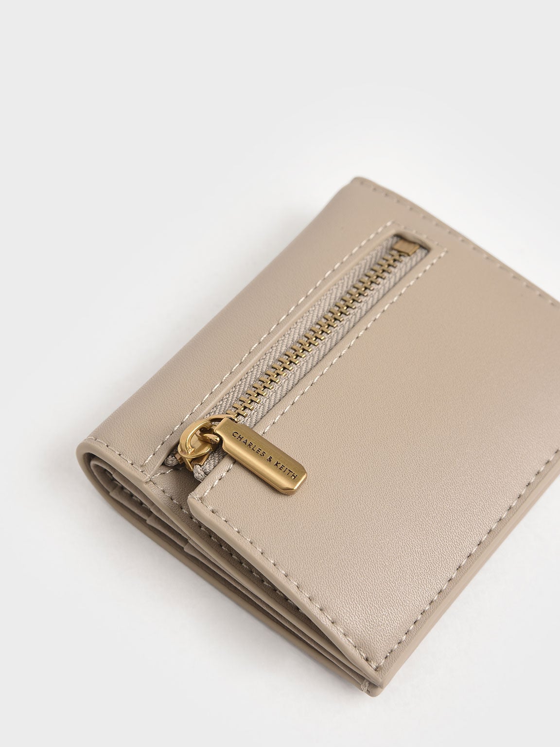 CHARLES & KEITH Recommended / Daisy Bi-Fold Small Wallet - Sand