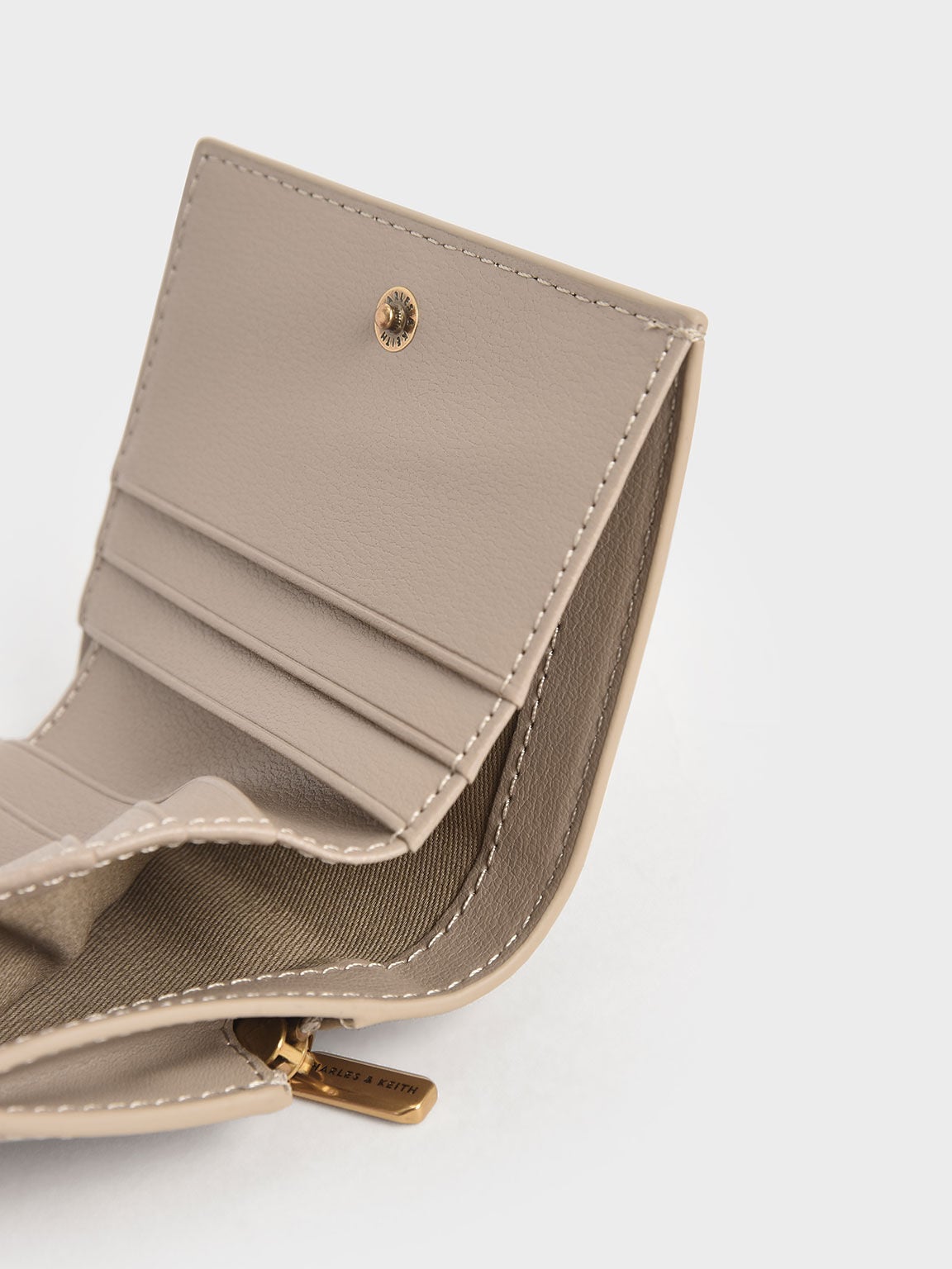 CHARLES & KEITH Recommended / Daisy Bi-Fold Small Wallet - Sand